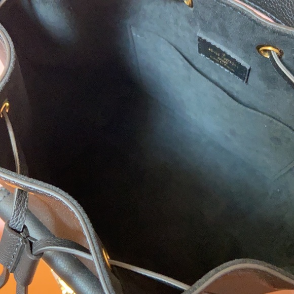 SOLD - BRAND NEW! Authentic Louis Vuitton Lockme Bucket - Picture 7 of 15